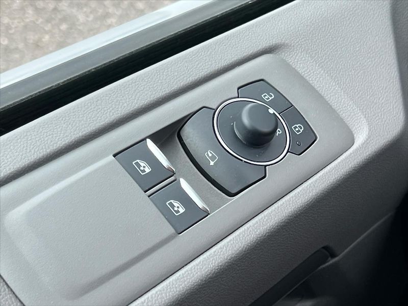 Volkswagen Caravelle 2,0 TDi 110kW LIFE 8míst  T7 - fotka 20 z 25