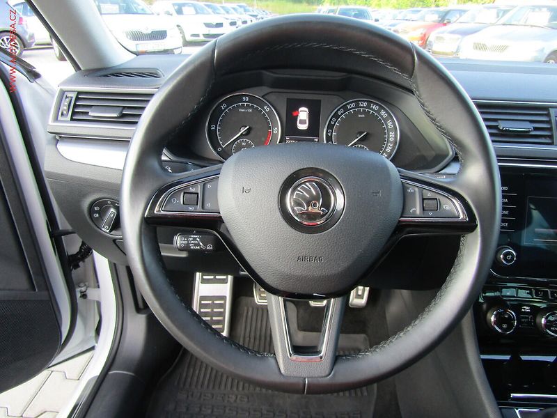 Škoda Superb (2018) 2.0 TDi, ČR, Style, kůže - fotka 13 z 22