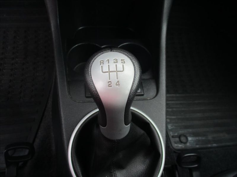 Škoda Fabia 1,4 i 16v,aut.klima,serv.kn. - fotka 19 z 37