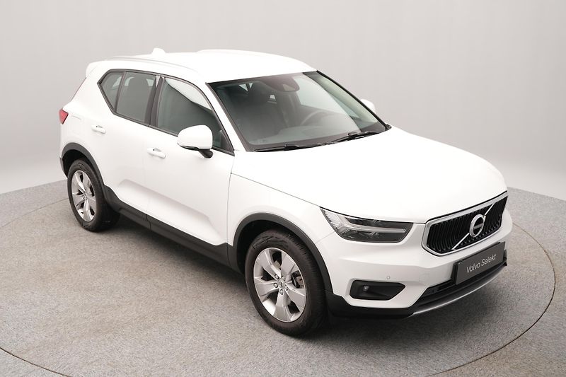 Volvo XC40 B4 AWD MOMENTUM PRO CZ - fotka 12 z 27