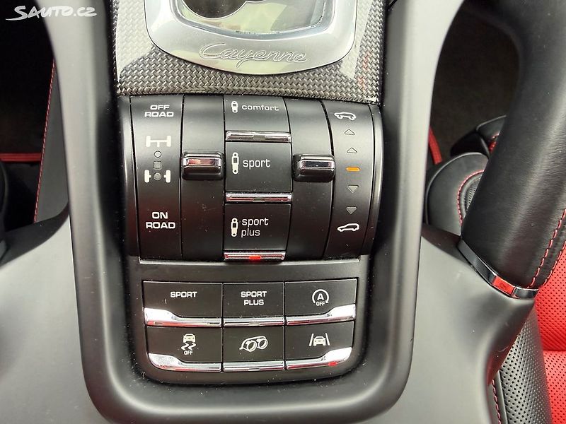 Porsche Cayenne Turbo S - fotka 34 z 44