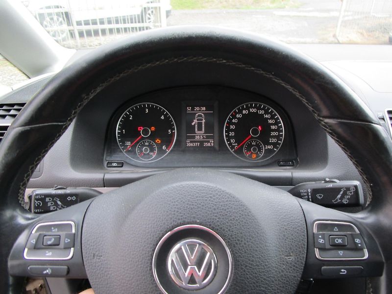 Volkswagen Touran 2,0TDI-103KW-NOVÁ STK - fotka 10 z 17