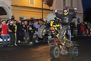 Auta svítící jako vánoční stromečky projela jižním Plzeňskem pro dobrou věc.