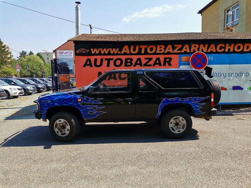Nissan Pathfinder (1989) 3.0i V6 Terrano I D21 4x4 3dv. - fotka 2 z 30