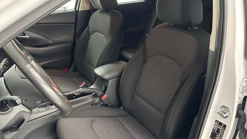 Hyundai i30 1.5 T-GDI Smart Kombi - fotka 15 z 24