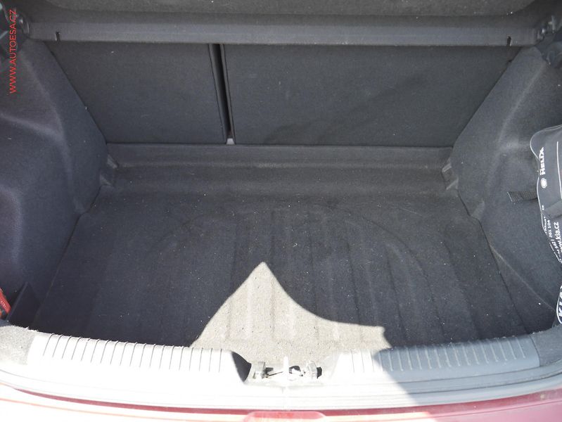 Kia Ceed (2014) 1.4i, 1.maj,ČR, AC - fotka 7 z 19