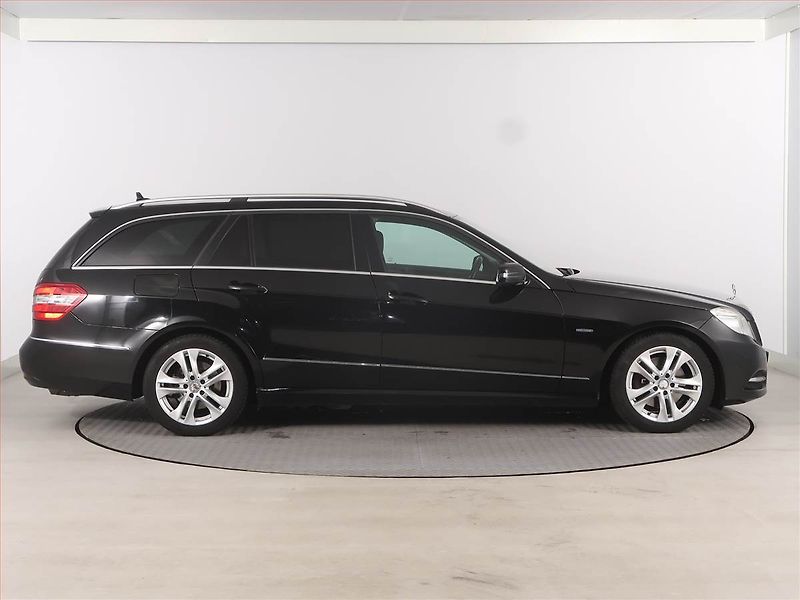 Mercedes-Benz Třídy E (2010) E 250 CDI, Automat, Navi - fotka 6 z 19