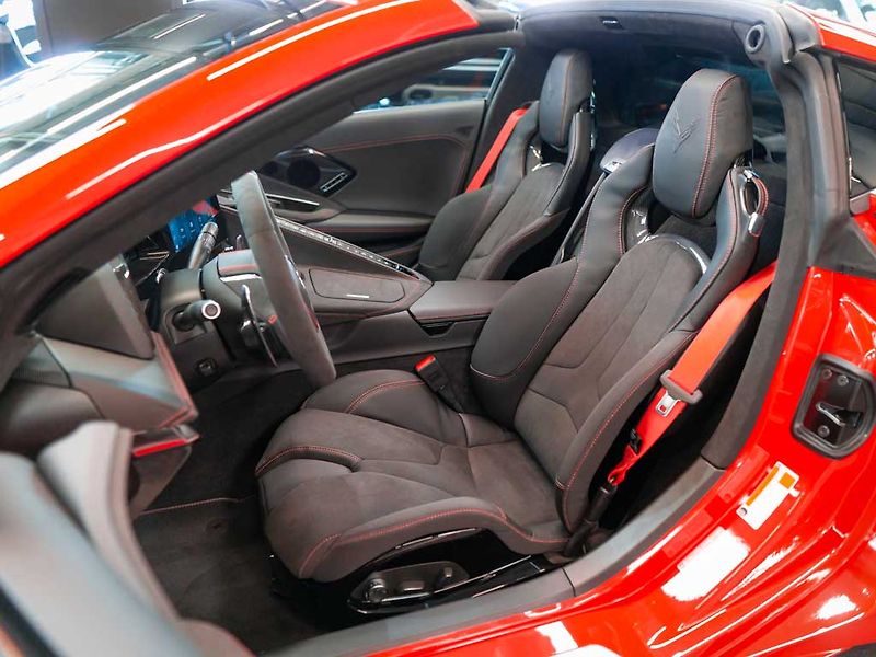 Chevrolet Corvette (2024) 6.2 Stingray C8 3LT Z51 - fotka 17 z 40