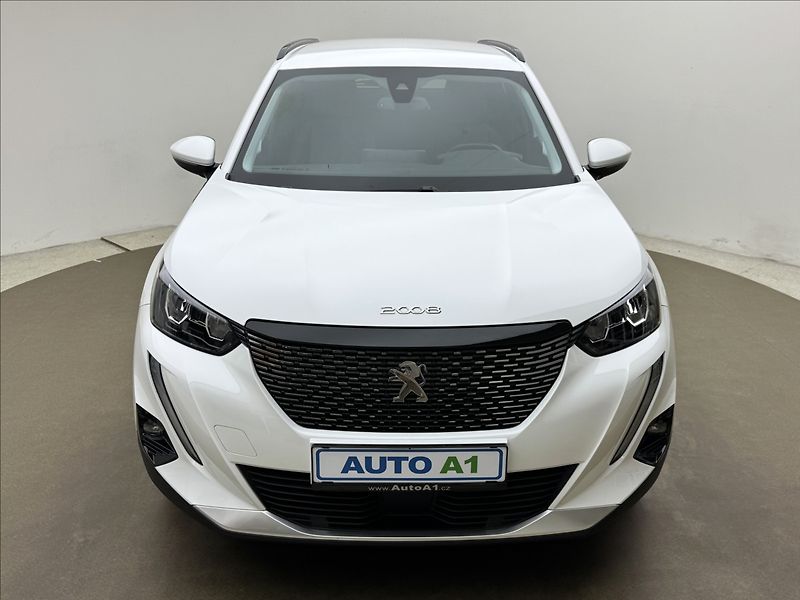 Peugeot 2008 1,2 DPH VÝHŘEV ALLURE+ 1MAJ ČR - fotka 2 z 42