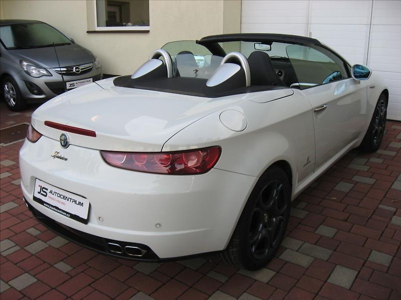 Alfa Romeo Spider 2,2 JTS 185PS  Exclusive - fotka 15 z 46