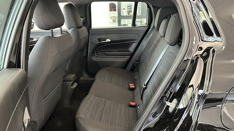 Jeep Avenger 1.2i 100k Longitude  MT6 - fotka 9 z 12