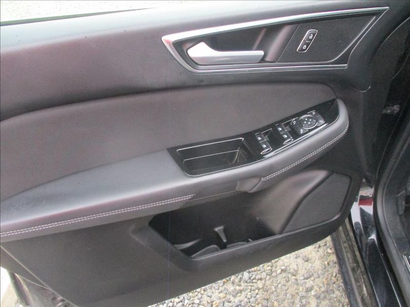 Ford S-MAX 2,0 TDCi, Titanium,servis,DPH, - fotka 17 z 38