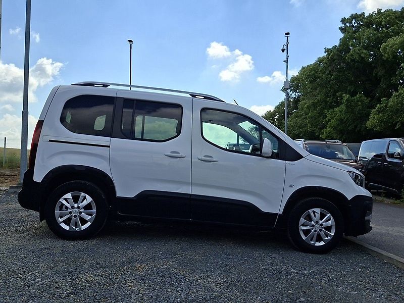 Peugeot Rifter ACTIVE 1.2 PT 110k M6 - fotka 9 z 22