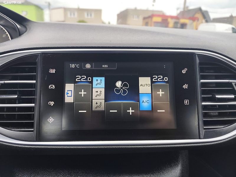 Peugeot 308 (2015) - fotka 32 z 40