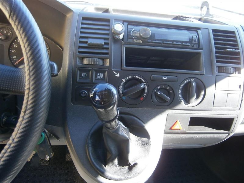 Volkswagen Transporter 1,9 TDI 77 KW 6 MÍST L2H2 - fotka 12 z 13