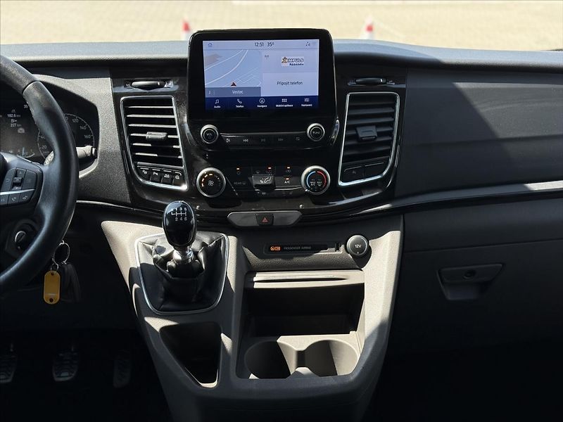 Ford Tourneo Custom 2,0 136kW Sport L1 Webasto - fotka 21 z 29