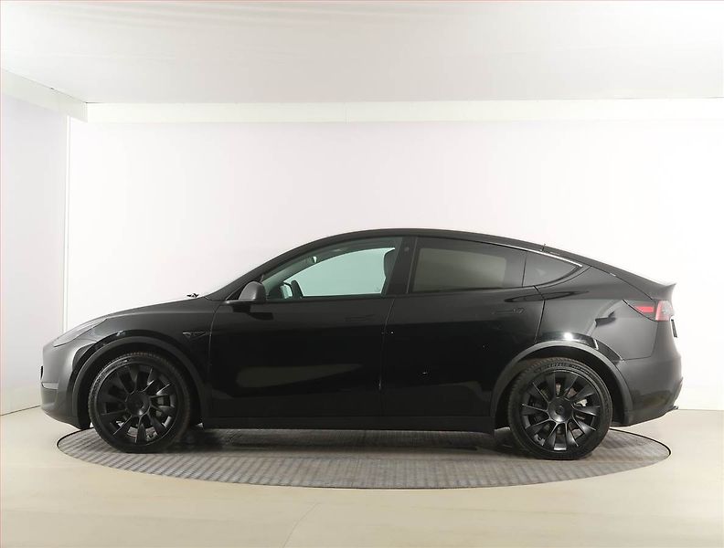 Tesla Model Y (2022) Long Range AWD 79kWh, SoH 92% - fotka 3 z 33