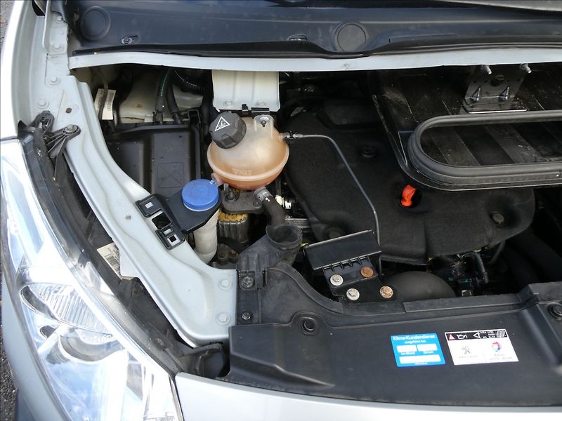 Peugeot Expert Tepee 2,0 HDi 94kW 9.míst L2, 2xkola - fotka 33 z 41