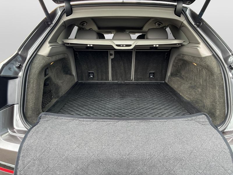 Bentley Bentayga V8 - fotka 14 z 14