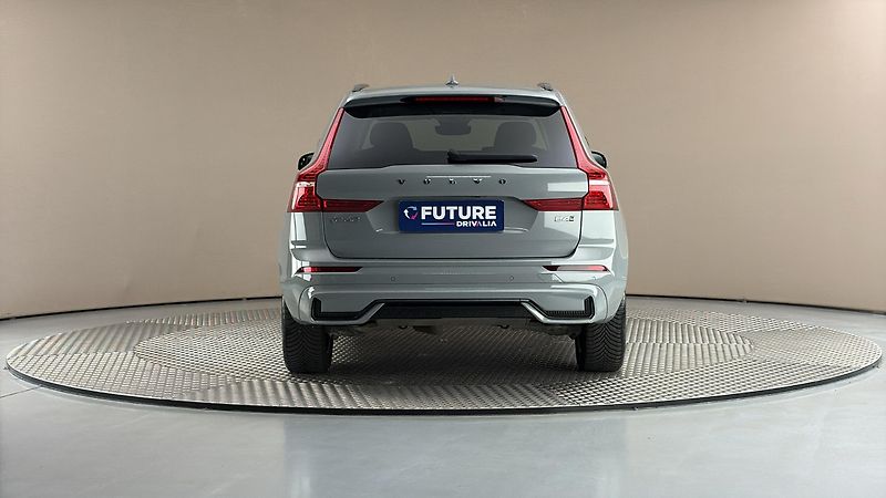 Volvo XC60 2.0 B4 AUT AWD Plus Dark - fotka 5 z 32