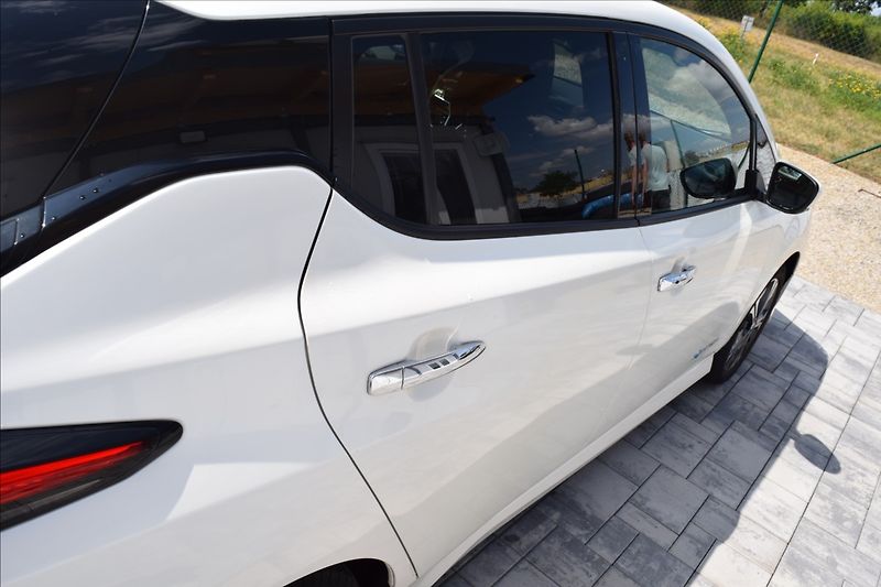 Nissan Leaf 42KW TEKNA TOP VÝBAVA - fotka 9 z 26