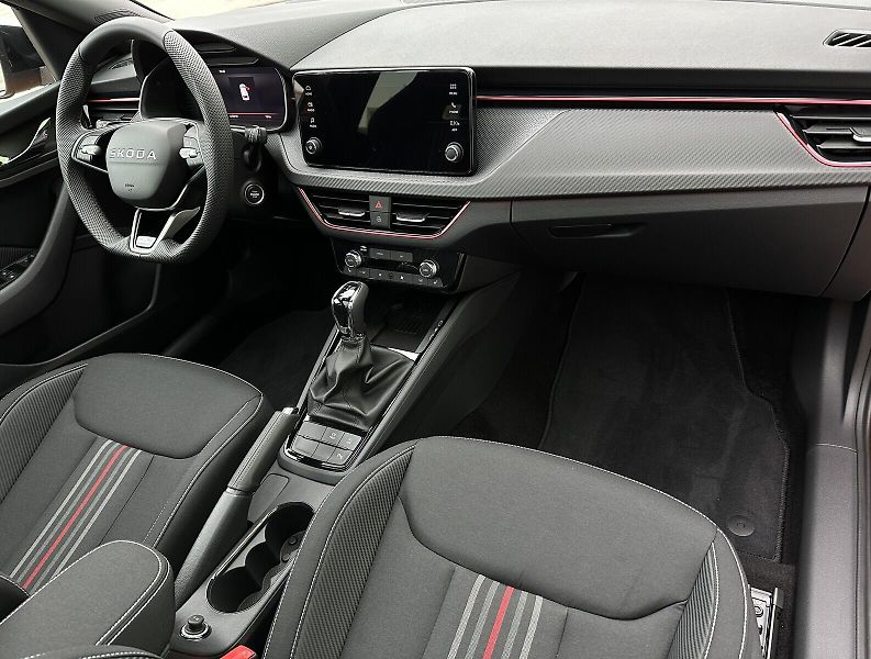 Škoda Kamiq 1.0TSi DSG Monte Carlo 116PS M - fotka 30 z 34