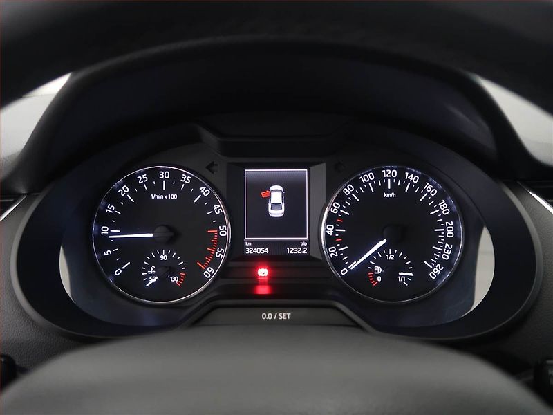 Škoda Octavia (2013) Elegance 1.6 TDI, Navi - fotka 11 z 15