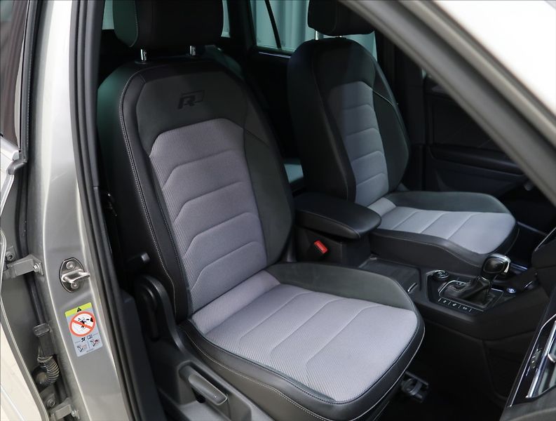 Volkswagen Tiguan 2,0 TDI DSG 4MOTION R-LINE - fotka 51 z 55