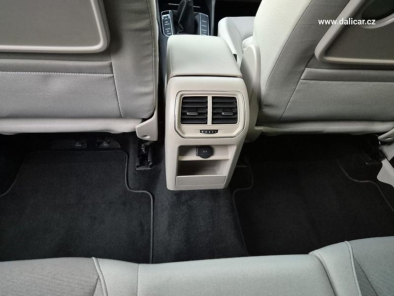 Volkswagen Golf Sportsvan (2016) 2.0TDi 110KW Highline původ ČR - fotka 39 z 51