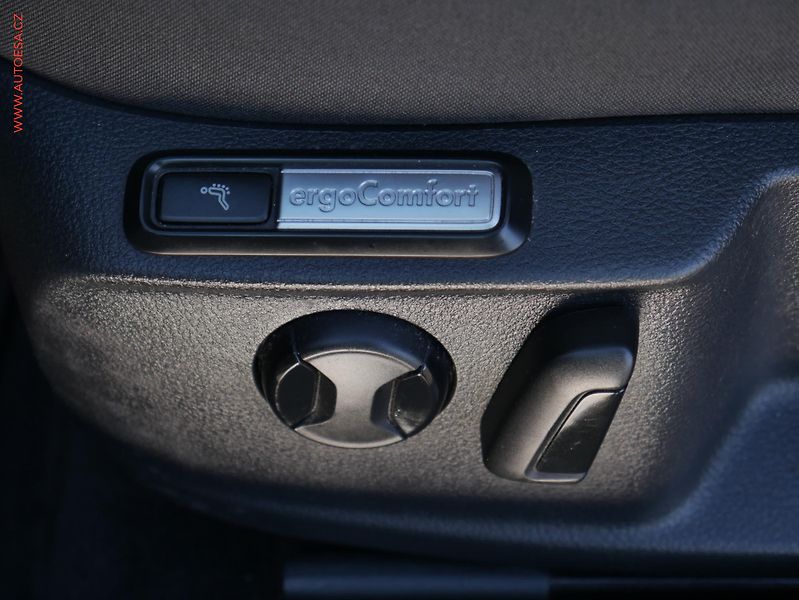 Volkswagen Passat (2015) 2.0TDi, AT, navi, LED - fotka 24 z 26