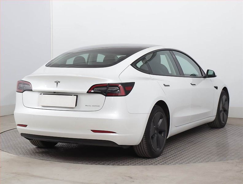 Tesla Model 3 (2022) Long Range 4WD 79kWh, SoH 91% - fotka 5 z 23