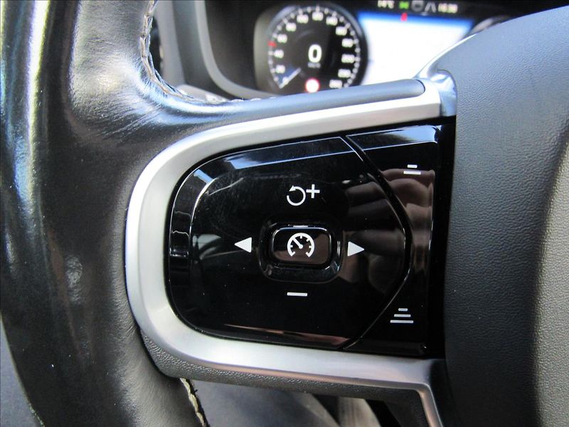 Volvo S60 2,0 B5 184kW AWD R-Design - fotka 27 z 34