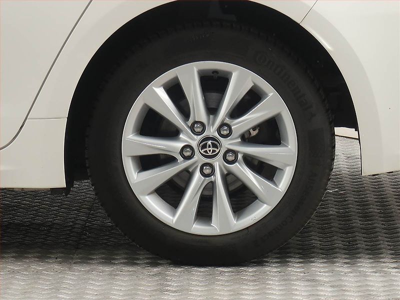 Toyota Corolla (2024) 1.8 Hybrid - fotka 15 z 19