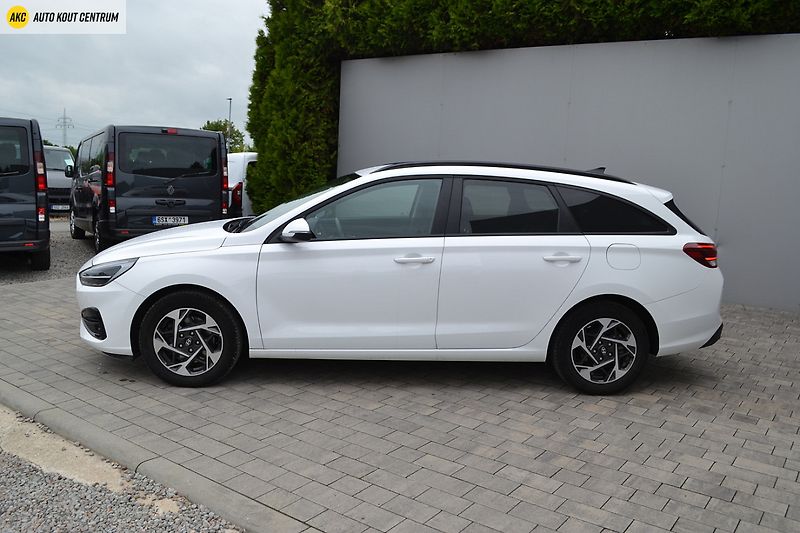 Hyundai i30 WG 1,5I MT SMART FAMILY NAVI - fotka 2 z 39
