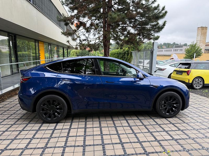 Tesla Model Y Long Range AWD - fotka 40 z 41