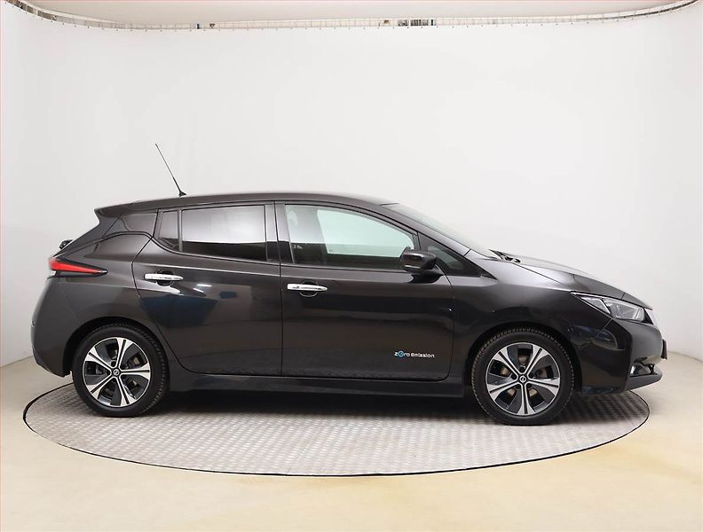 Nissan Leaf (2018) 40 kWh, SoH 87%, Automat - fotka 6 z 28
