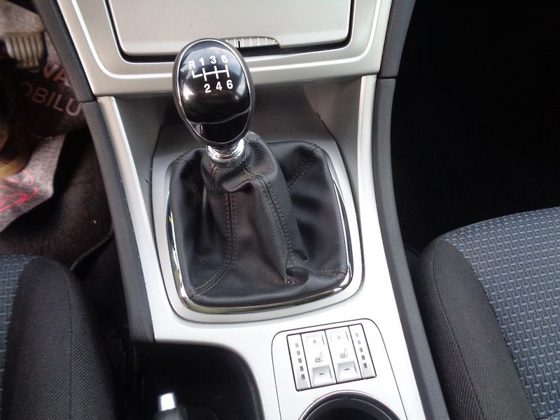Ford Mondeo 2,0 - fotka 9 z 12