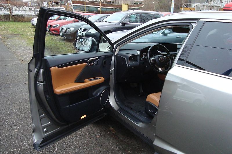 Lexus RX 450h (2021) ČR,1.Maj.S.kn.Najeto 62 tis.! - fotka 36 z 110