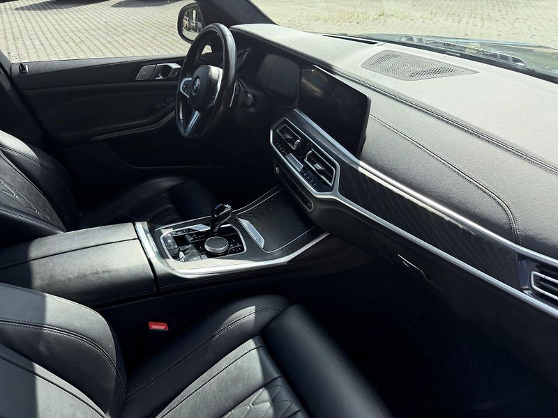 BMW X7 (2022) 40XD 250kW M-PAKET R22 CZ TOP! - fotka 33 z 48