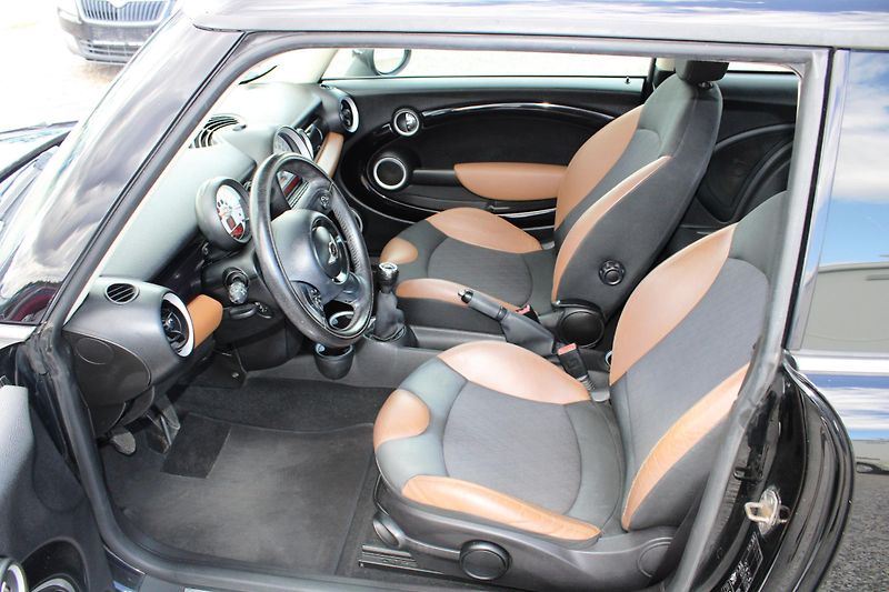 Mini Cooper (2013) 1,6D REZERVACE - fotka 9 z 15