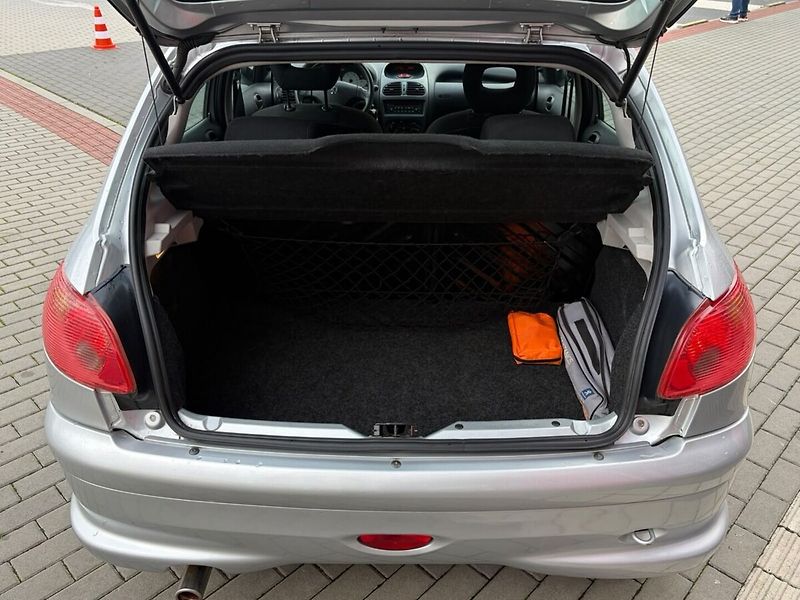 Peugeot 206 1.4 - fotka 15 z 16