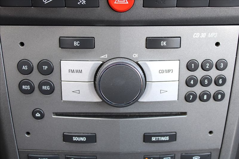 Opel Antara 2,0 CDTi  4X4,TAŽNÉ - fotka 16 z 27