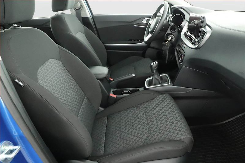 Kia Ceed (2024) 1.5 T-GDI - fotka 7 z 18