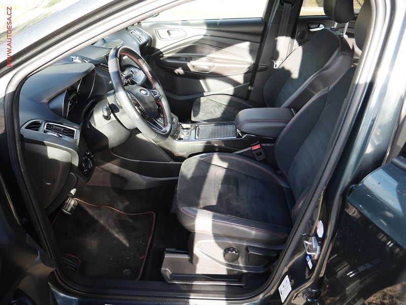 Ford Kuga (2018) 1.5 EB 4x4, AT, navi, bixen - fotka 8 z 21