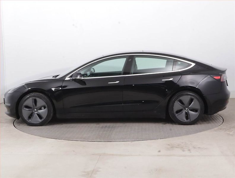 Tesla Model 3 (2019) Long Range 4WD 78kWh - fotka 3 z 21