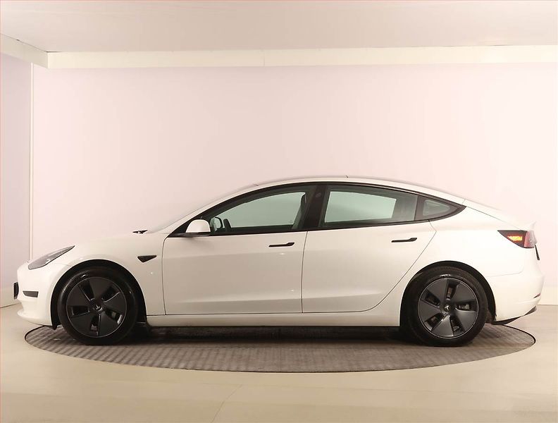 Tesla Model 3 (2021) Std Range Plus LFP, SoH 93% - fotka 3 z 33