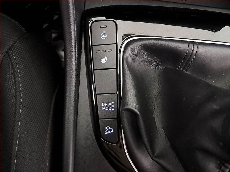 Hyundai Tucson (2021) 1.6 T-GDI - fotka 17 z 19