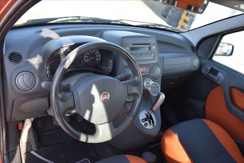 Fiat Panda 1,2 i 44KW AUTOMAT KLIMA ALU - fotka 16 z 49
