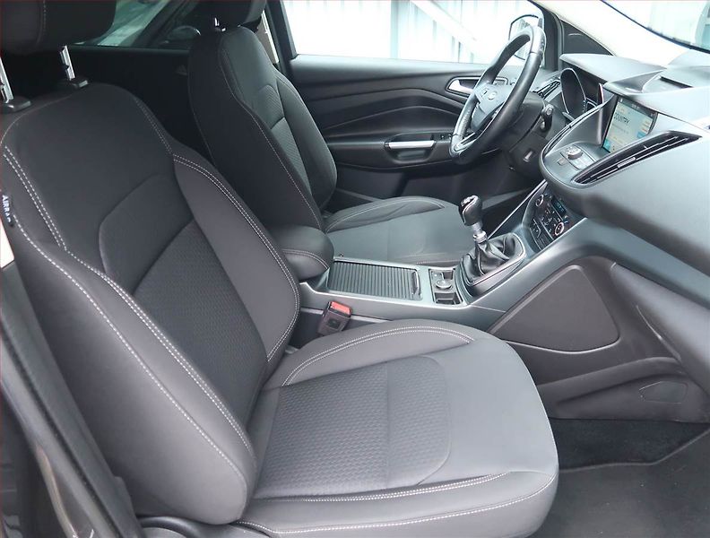 Ford Kuga (2018) Titanium 1.5 TDCi, Navi - fotka 9 z 15