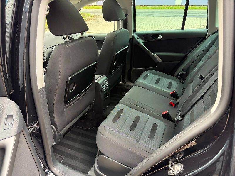 Volkswagen Tiguan 2,0 TDI /4x4/ SPORT / servis.k - fotka 13 z 32